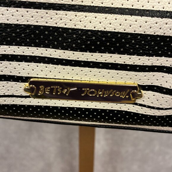 Cute Betsey Johnson Bag - Picture 7 of 11